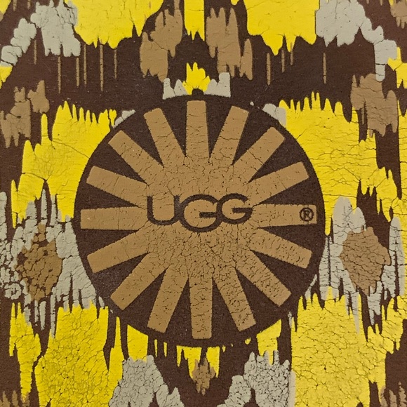 Ugg flip flops - Picture 2 of 4
